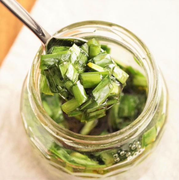 スグレピ 公式 簡単 時短レシピ 瓶で作り置きして超万能 ごはんにはもちろん お粥 豆腐 炒飯 ハンバーグの具材に加え混ぜても ニラ醤油 簡単レシピ 万能 ニラ 1 2週間冷蔵保存できるよ 続きはレシピに