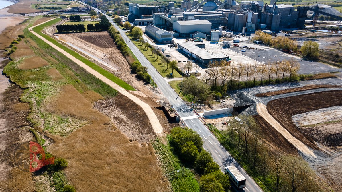 dazcaseyphot's tweet photo. March 2019 I started documenting construction of the Flood Alleviation Scheme at South Ferriby North Lincs and with the installation of the road flood barrier it is near completion. A huge effort by @jnbentley @CEMEX_UK and @EnvAgency #dronephotography #construction #southferriby https://t.co/nWfMl0tdIQ