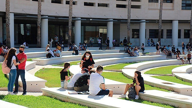 elmundoes's tweet photo. #Ránking 🔵 Las 50 carreras más demandadas y las mejores universidades para cursarlas https://t.co/U3oW8V10cZ https://t.co/zc7XjFtME4