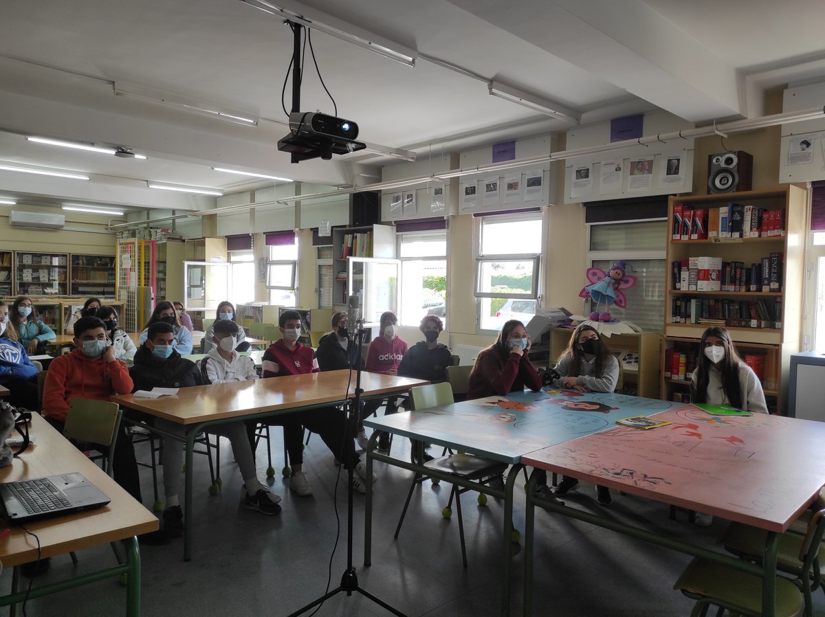 CristinaRamosG4's tweet photo. Iniciamos la segunda sesión de nuestro #ProgramaLink, una iniciativa de @SDiversid y de @JuntaEx_Mundo que nos trae el talento de nuestra antigua alumna, Natalia Santos, desde París. Esperemos que sea la primera de muchas experiencias similares. https://t.co/8nafxMRE5B https://t.co/hsxOcPD0Az