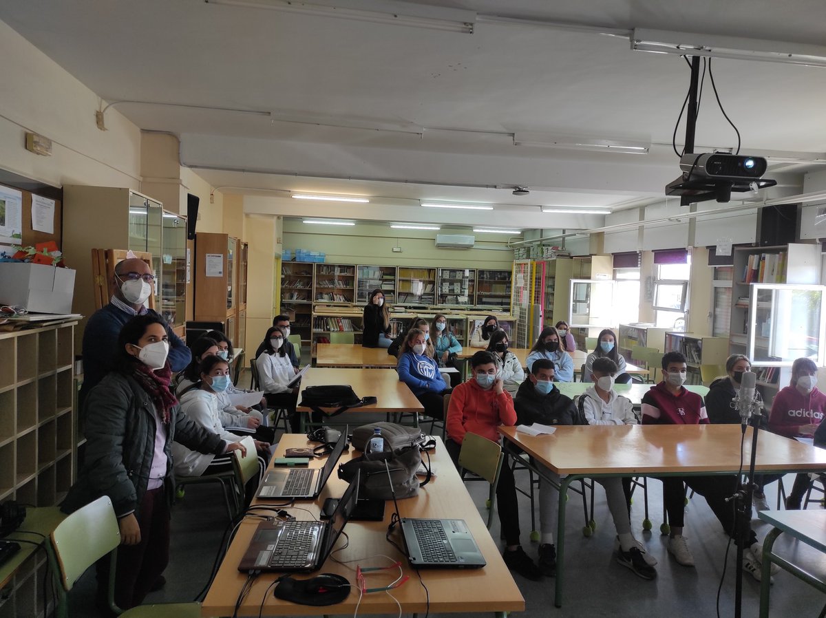 CristinaRamosG4's tweet photo. Iniciamos la segunda sesión de nuestro #ProgramaLink, una iniciativa de @SDiversid y de @JuntaEx_Mundo que nos trae el talento de nuestra antigua alumna, Natalia Santos, desde París. Esperemos que sea la primera de muchas experiencias similares. https://t.co/8nafxMRE5B https://t.co/hsxOcPD0Az