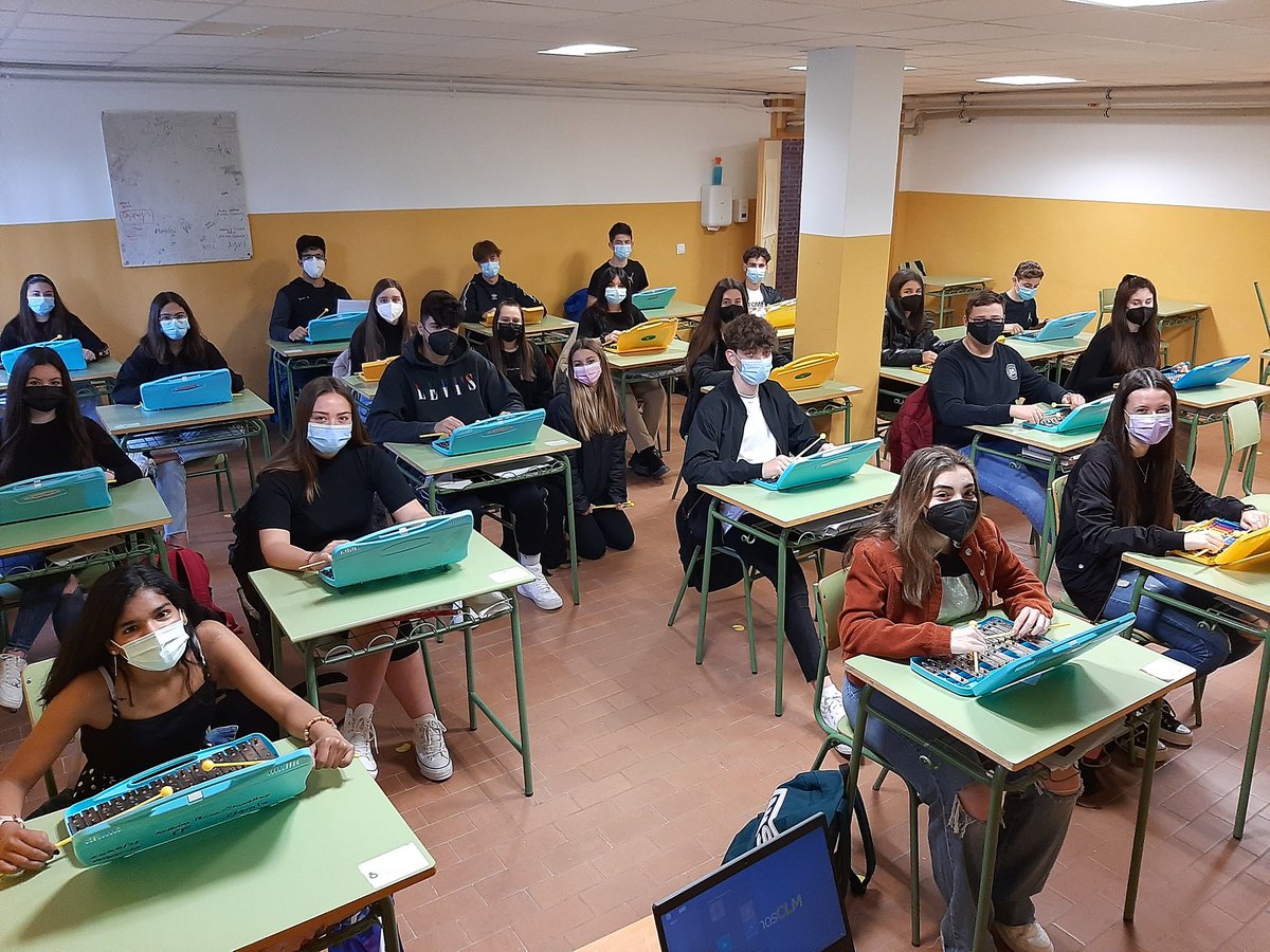 vcm666's tweet photo. @IESUNIALBACETE I Concierto virtual IES Ramon y Cajal - IES Universidad Laboral nos reinventamos!!! https://t.co/jH1MvFMcrO
