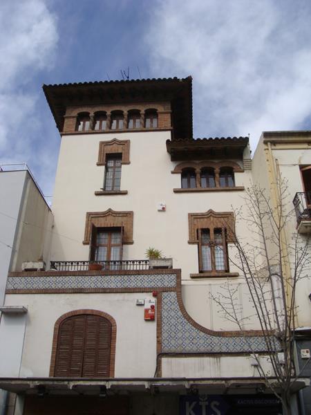 AjMontcada's tweet photo. 📢 La Torre Vila es convertirà en un nou equipament per a joves.

✅ L’objectiu de la regidoria d’Infància i Joventut és llogar la casa on estava la discoteca Kactus i fer-hi reformes per ampliar l’oferta destinada als joves més grans de 16 anys.

ℹ️ https://t.co/oKotuWySr4 https://t.co/yxwwjMvTtl