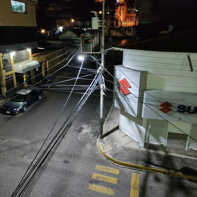 ComunidadesSc's tweet photo. Desde la Comunidad Organizada de la Ermita continuan las reparaciones de Alumbrado, poco a poco dejando iluminado los espacios de esta importante comunidad. ⚡💡 Gracias al apoyo de la Alcaldía de San Cristóbal. 

#ComunidadOrganizadaSC
#SanCristobal
#Empoderamiento
#Vecinos https://t.co/uo5XIVAlIV
