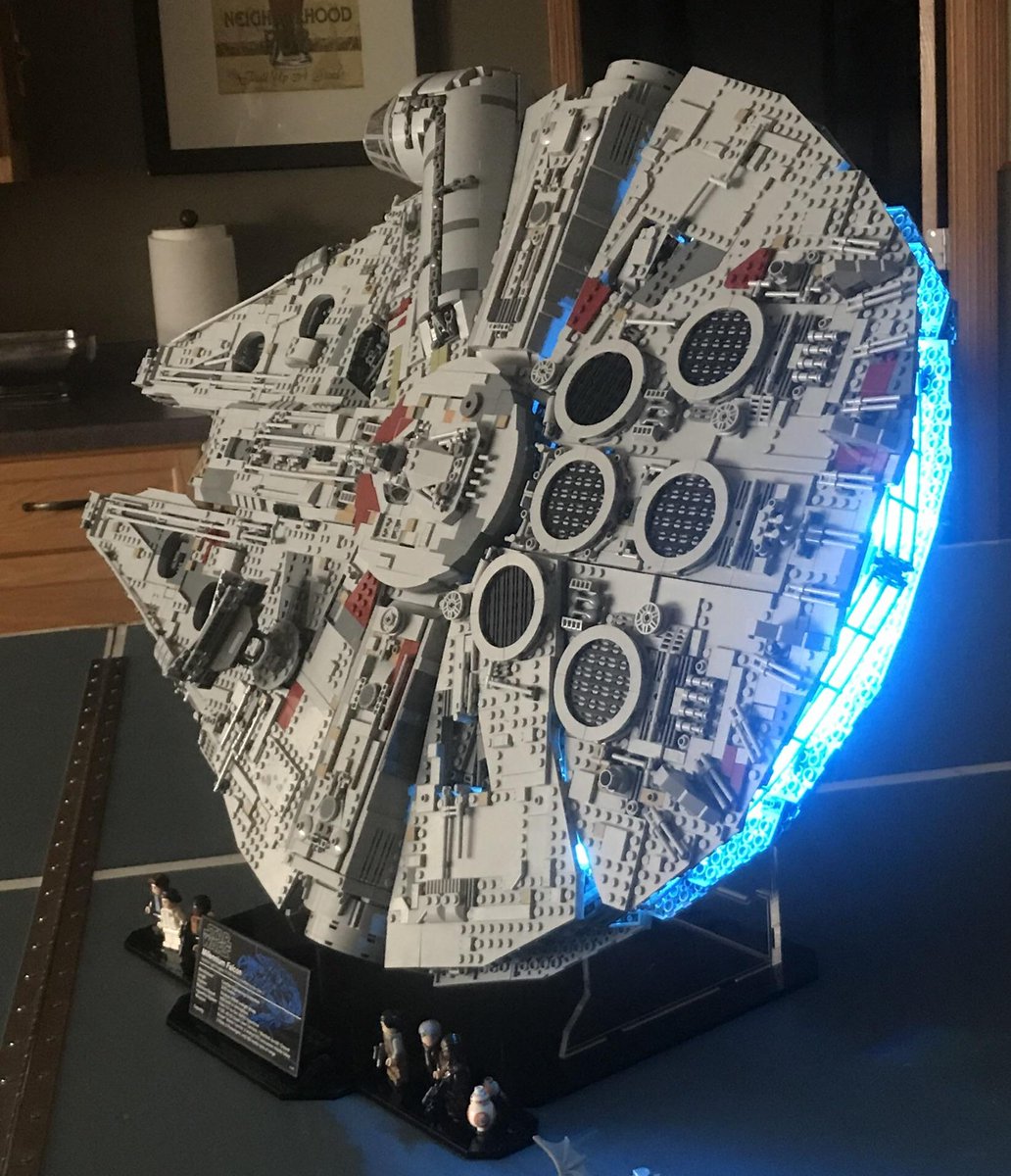 cashley90's tweet photo. @StarWarsExplain You can get some really cool lighting kits online for the inside and out! Think it would look awesome lit up on display #TheGarbageWillDo https://t.co/HNtoRM922H