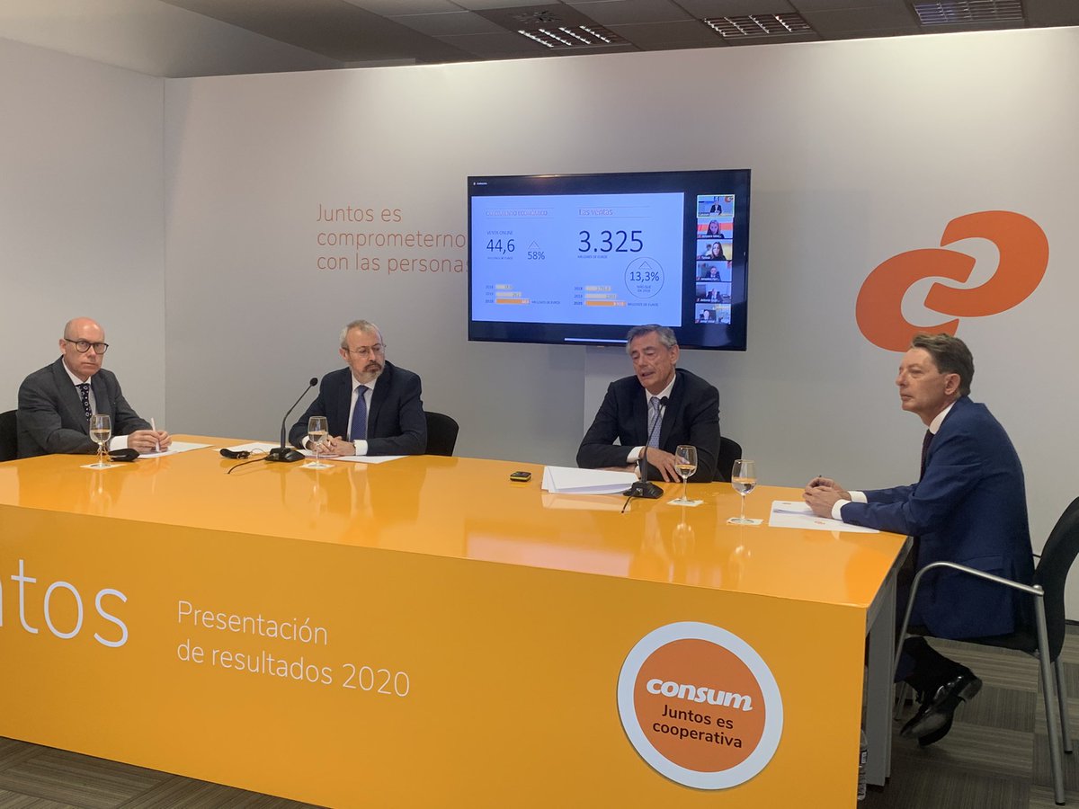 Consum's tweet photo. Nuestro director general, Juan Luis Durich 🎙️ detalla las cifras de la Cooperativa en la presentación de los resultados de 2020

#JuntosEsCooperativa 
#ResultadosConsum2020 https://t.co/gec64PckFG