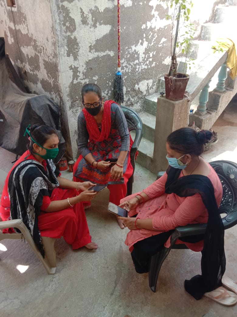 SHG VLE Daxaben Vaja from Mangrol Junagad is training AWW women on poshan Tracker App. 
<a href="/dintya15/">dinesh tyagi Retd IAS</a> <a href="/sanjaykrakesh/">Sanjay K Rakesh</a>
