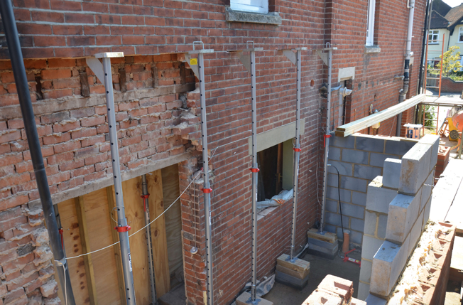 "When shoring there’s no need to force the handle to achieve the required pressure on the top plate. Uni-Prop eliminates unnecessary vibration, displacement or cracks to the structure. Brilliant!"  Jeremy Walsham - Footings Director - Colchester
#Shoring #Brickwork