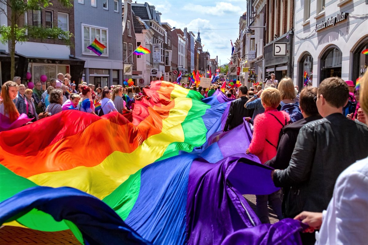 Gouda is een diverse stad maar samen vormen we 1 maatschappij en zijn we ‘Allemaal Gouwenaars’! Binnen dit initiatief van Stichting Gouda Bruist en gemeente Gouda is er ruimte voor nieuwe plannen en ideeën. Lees meer ➡️ bit.ly/3blai9t 📸: Regenboog Alliantie Gouda