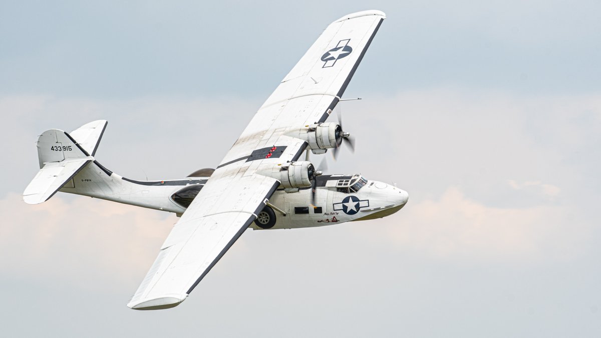 asangeek's tweet photo. A very welcome return to some excellent flying fun at #Shuttleworth Old Warden to kick off the 2021 season https://t.co/N9oKoVlqHj
