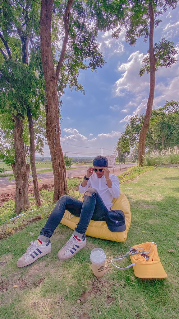 MTaraip's tweet photo. ยืนคนละจุด ความรู้สึกเลยต่างกัน https://t.co/yMBDYvh6oe