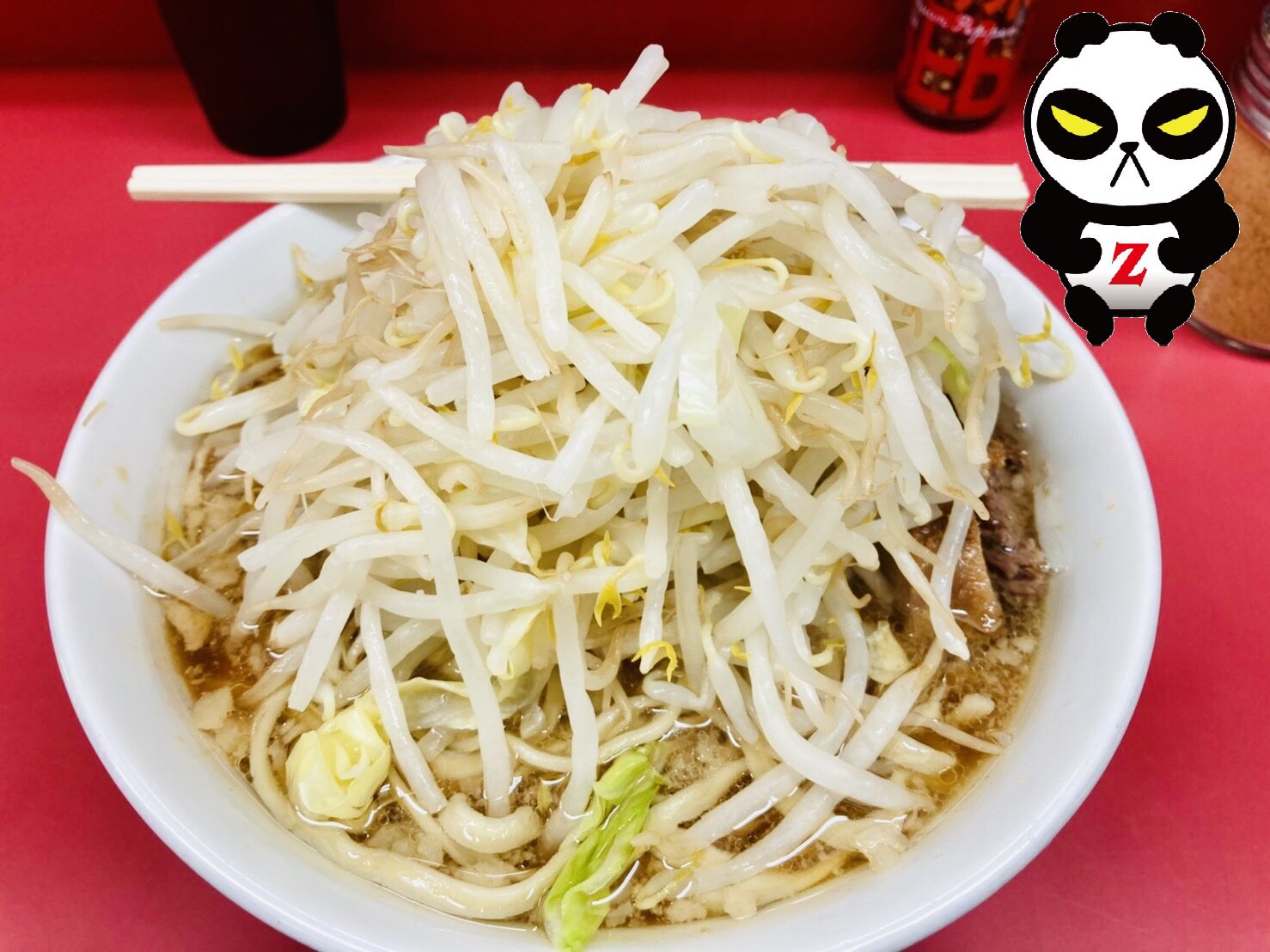 中山ｚｏｒｏｎ どうも こんばんはゾロ ラーメン二郎部 小岩二郎ゾロ カエシの効いたキレッキレのスープが最高ゾロ 二郎クイズが開催されたら間違いなく参加するゾロ 小岩二郎 にんにく抜き 野菜盛り盛り ラーメン二郎 T Co