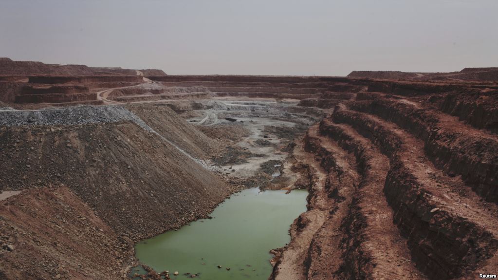 Les mines d'uranium d'Arlit
(département de la région d’Agadez 🇳🇪 Niger)
Vu d'en haut c'est beau
Vu d'en bas un peu moins...
lemonde.fr/afrique/articl…