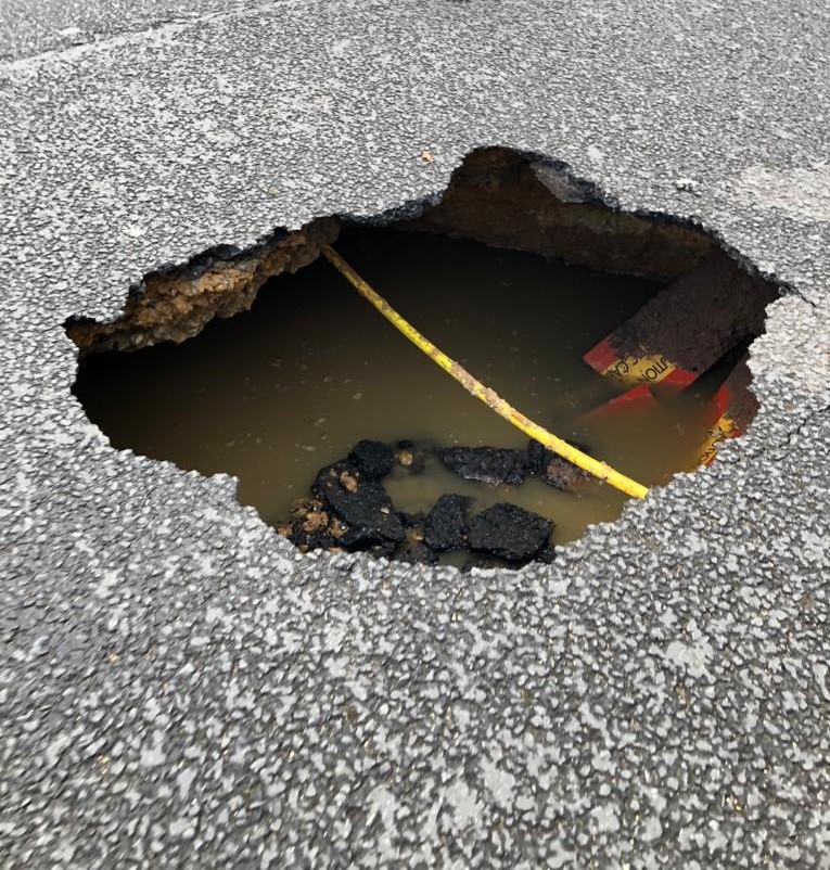 PointElectrical's tweet image. #SinkHole located in St Albans on Lancaster Road @hertsad