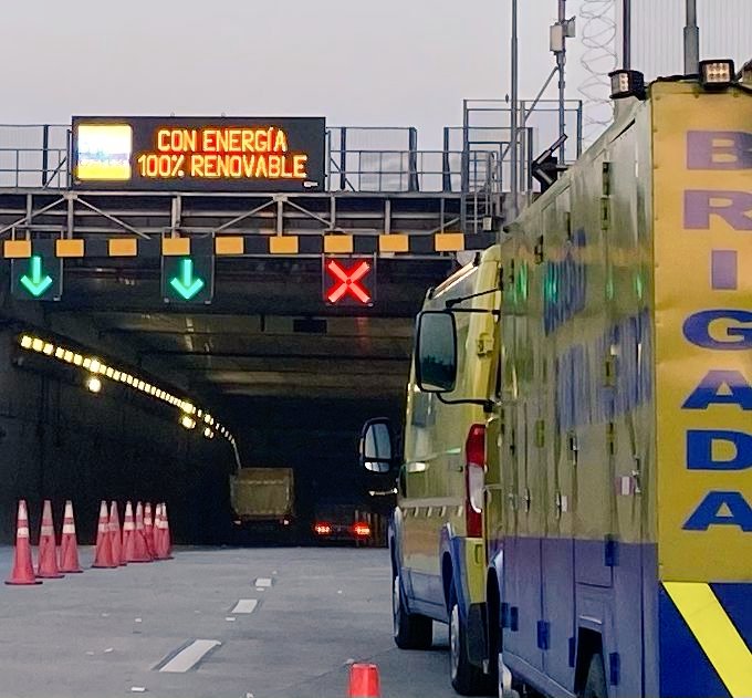fragale_marco's tweet photo. #MiPrimerTweet es para contarles que el Gran Túnel de la vía expresa Línea Amarilla de Lima, usado por millones de personas anualmente, es abastecido por @EnelPeru con energía 100% renovable. Un gran paso que nos motiva a seguir impulsando la #TransiciónEnergética del Perú. https://t.co/nz2al1Av4I