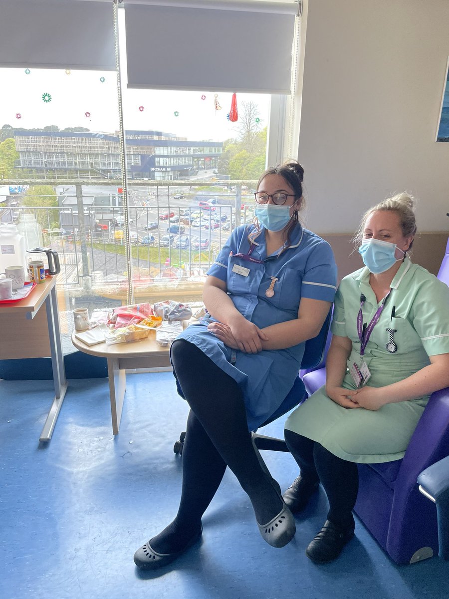 SW_Liver_Unit's tweet photo. Celebrating a different kind #InternationalNursesDay on #teamshipley with some tea, coffee & cakes π§π©π€©π₯³π₯° @UHP_NHS #ProudtobeaNurse @NurseTheresia @StephenHeath100 @SWHepnurses @iain_yearling @DerrifordNurses @UHP_Gastro_Card https://t.co/OCZhpPnIBN