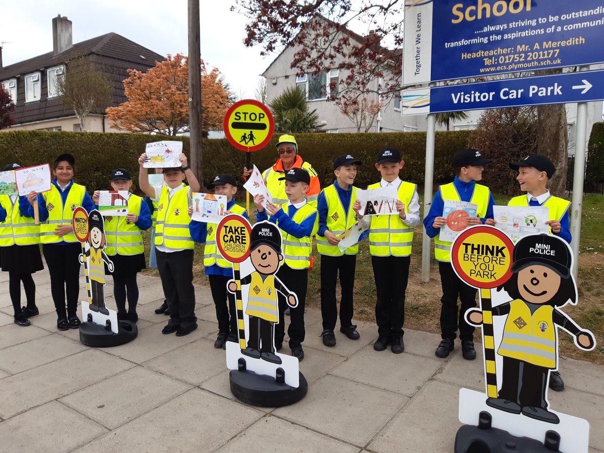 Well done, to the Mini Police at Ernesettle Community School on their Community Social Action Day, promoting road safety and keeping safe - great work!! #keeping safe#RoadSafety#Community