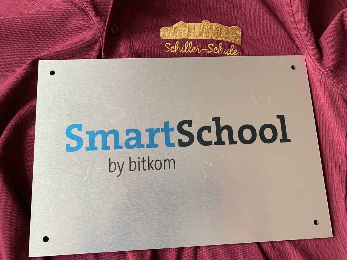 Wir freuen uns über die Auszeichnung! #schillerbochum Danke ans #team! Wir freuen uns aufs Netzwerk #bitkom #twlz #twitterlehrerzimmer #bochum