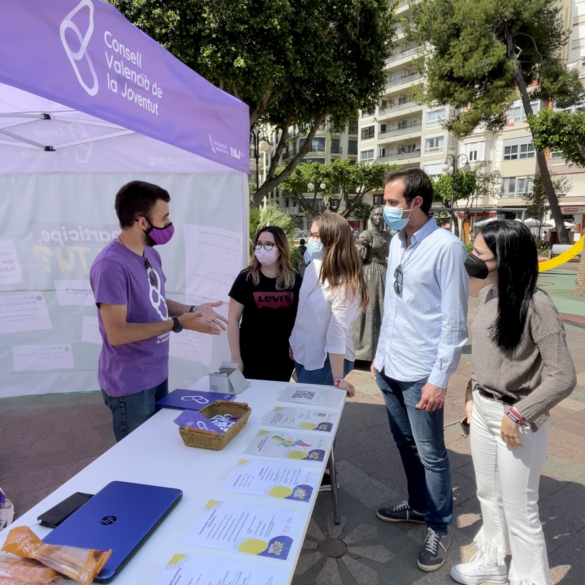 ConsellJove's tweet photo. 🙌 #OpinaJove ja està al carrer!

➡️ Aquest cap de setmana hem estat a Alzira per a apropar els #PressupostosParticipatiusGVA a la joventut local i arreplegar les seues propostes.

‼️ Avisarem en xarxes les localitzacions dels pròxims encontres. https://t.co/RRSfjMDvYR
