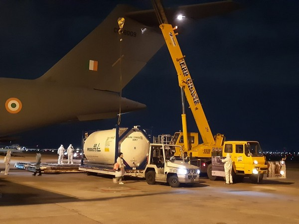 ani_digital's tweet photo. IAF flown 1400 hours in 21 days to improve oxygen supply in country

Read @ANI Story |  https://t.co/srqkVIfKxz https://t.co/tJW3po1SeO