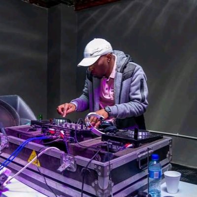 Geardeejay1's tweet photo. #NewProfilePic https://t.co/drmKl3ZeeH