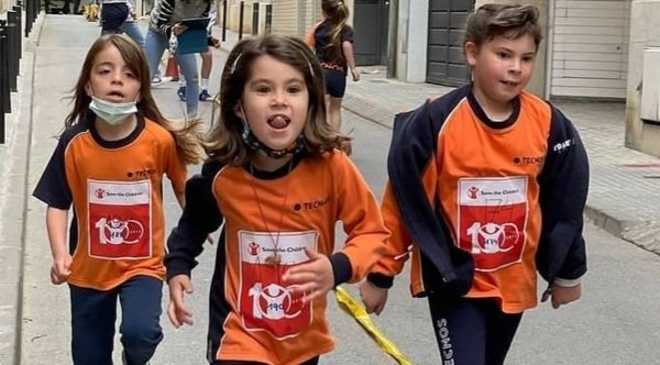 escolatecnos's tweet photo. Emoció i molta motivació per participar en la cursa solidària de @savethechildren. Gràcies a les famílies per col·laborar i als nois i noies de 2n d'ESO per l'organització #escolatecnos #somtecnos #escolescoop #cursasolidària #participarimporta @EducacionSave https://t.co/hB1NI2LkK4