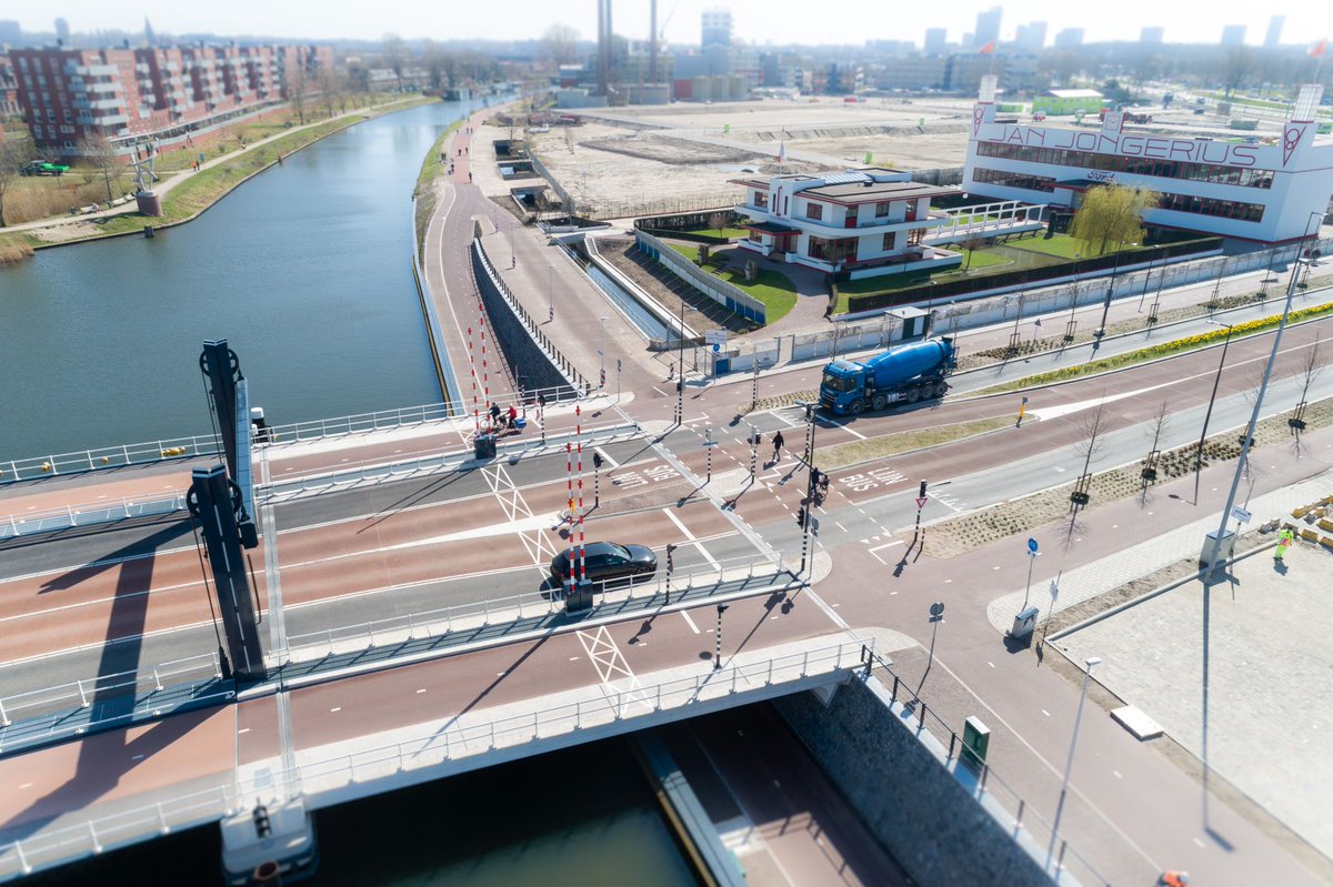 Project HOV Dichterswijk is officieel opgeleverd! Daarmee leveren VolkerWessels Infrastructuur-ondernemingen Van Hattum en Blankevoort en KWS een belangrijke bijdrage aan Hoogwaardig Openbaar Vervoer in opdracht van Gemeente Utrecht. #ookditisvolkerwessels