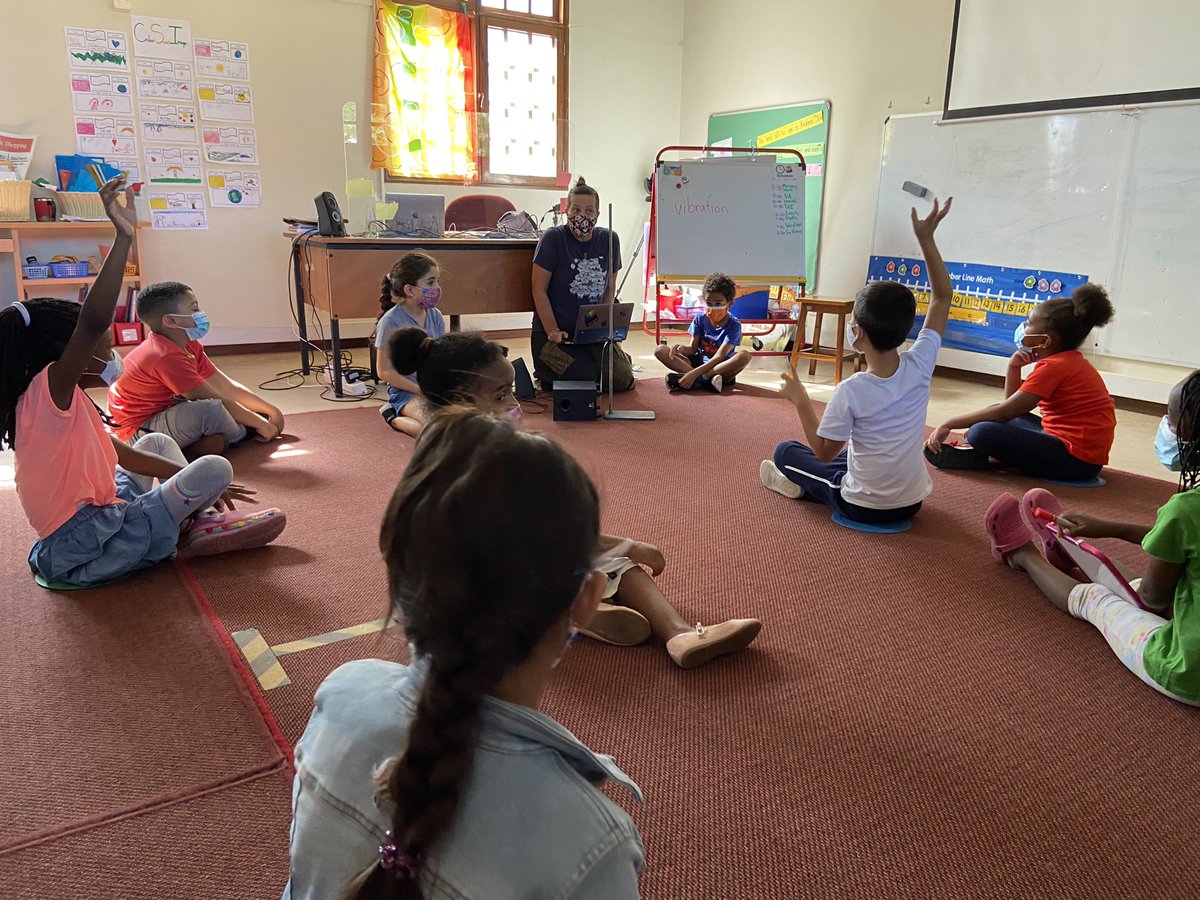 Love it when we collaborate! Thanks <a href="/mariig_hamon/">Mariig Hamon</a> for making sound and vibrations visible with the experiments you shared today. #AISMlearns