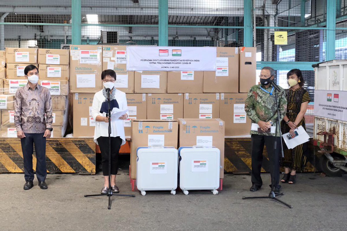 Sebagai wujud solidaritas bangsa dan rakyat Indonesia kepada India, pagi ini saya telah menyerahkan bantuan hibah kemanusiaan Indonesia kepada India <a href="/IndianEmbJkt/">India in Indonesia</a> (12/05).