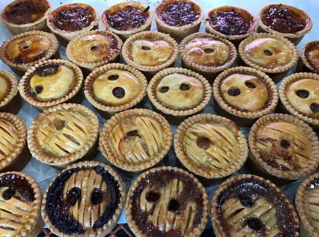 Lunch on the go? Pick up a pie!😄 It certainly beats boring old butties right?