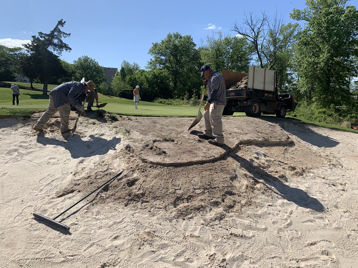 PCagronomy's tweet image. Giving our most heavily used bunker on #6 a facelift #details