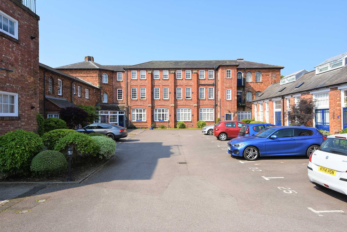 wych_ea's tweet photo. #ToLet Court Mews, #Wellingborough The penthouse, 2 bedrooms, study room, 2 parking spaces, appliances included, ensuite shower room and blinds throughout, not to be missed, £850pcm - video link here: https://t.co/9heVNAOet4 https://t.co/SngocYJKOT