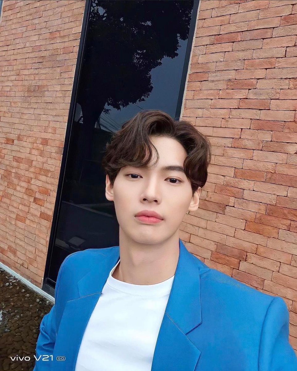 _TEPofficial's tweet photo. Vivo V21 captured these photos.
But these photos captured our hearts🙈 
These handsome men for VIVO V21.

#TEP2021
#vivov21 https://t.co/P7wHatMws0