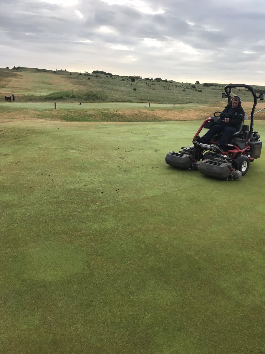 purelinksgolf's tweet photo. @GullaneGolfClub are hiring. A qualified greenkeeper position has become available. The successful candidate must be an enthusiastic team player, qualified to level 2 and have all of their spraying certs. Please apply via email to sduff@gullanegolfclub.com closing date 28th May. https://t.co/qYV5gGxxUN
