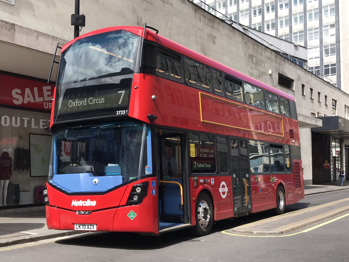 BusAndTrainUser's tweet photo. Now London’s getting in on the hydrogen thing.
First bus out on the road today.
And we have usb. https://t.co/DWSTAV1Fuc