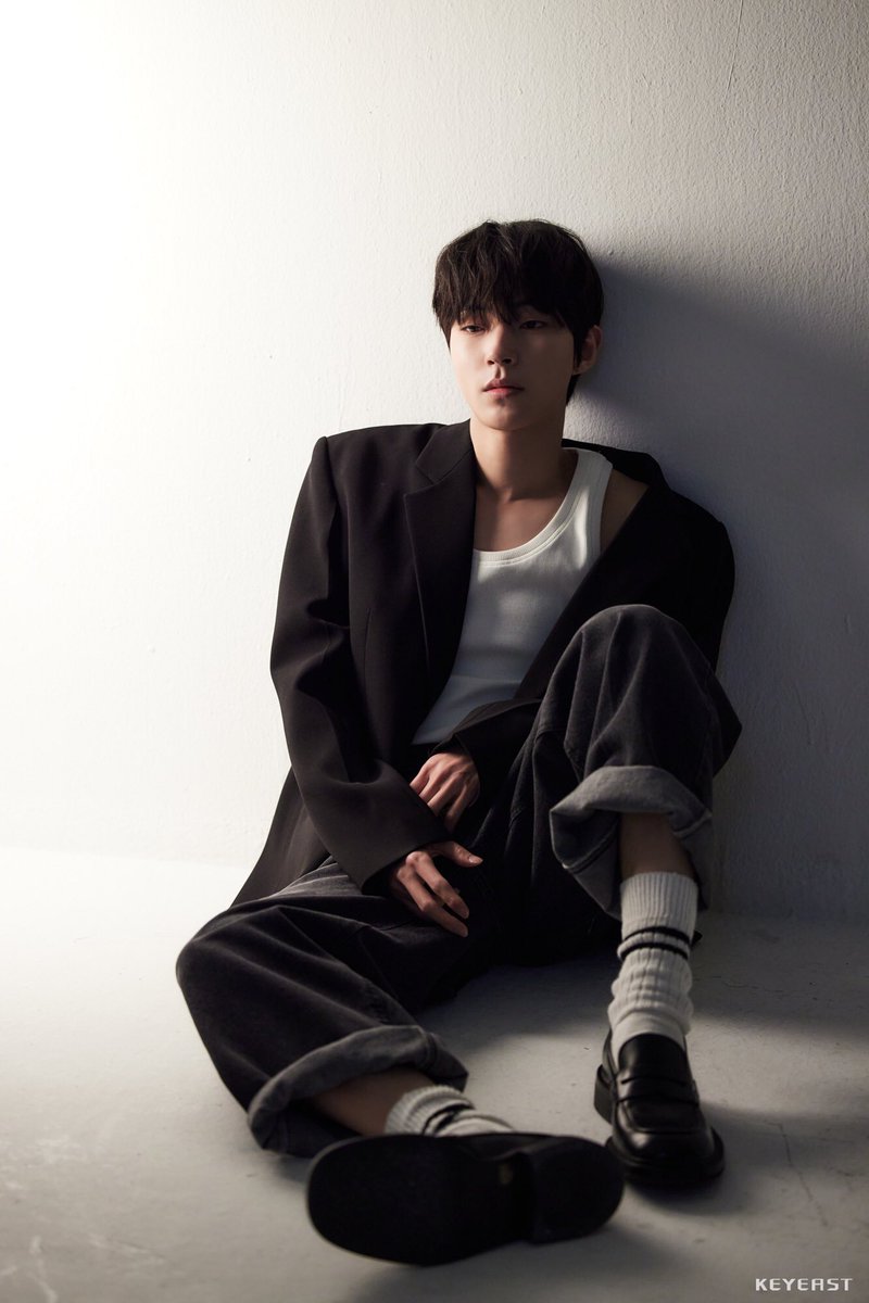 inyeop doesn’t just sit, he serve