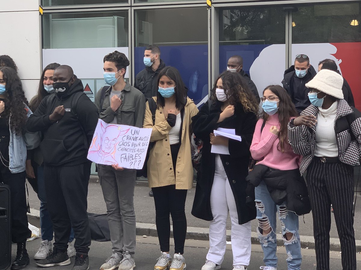 LeSquad_93's tweet image. Nouvelle mobilisation De terrain : Après une année entière avec des cours, en distanciel, chaotiques, des emplois du temps en dents de scie malgré des mesures sanitaires insuffisantes pour garantir notre sécurité, le gouvernement décide de maintenir les épreuves du BAC.