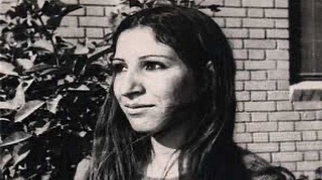 Leyla Qasim di 12' ê gulana 1974'an di temenê 22 di saliya xwe de ji aliyê rejîma Baas ve hat dervekirin. 
"Min bikujin, lê vê rastiyê jî baş bizanibin 
Bi mirîna min ,wê bi hezaran Kûrd şîyar bibin !"

"Jinên Kurd ên wekî Leyla Qasim, ji Şêran hêztir in."
Bi rêzdarî û mînet ..