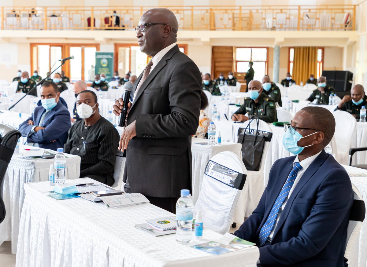 #NSS2021 Session 1 moderated by @aasiimwe : Panelists @DrDanielNgamije, @nsanzimanasabin, @JNkengasong and Ms Julianna Lindsey of @unicefrw, shared thoughts on 'Building resilient healthcare Systems in Africa to effectively respond to future pandemics: Lessons from COVID-19'.