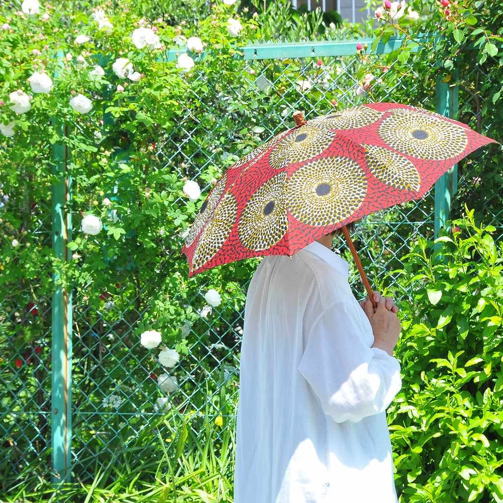 kunel_magazine's tweet photo. 鮮やかな色と柄で夏のおしゃれを格上げ!5月19日までの期間限定で、セレクトショップ『MIGO LABO』にて「BonBonStoreの傘とアフリカンファブリック展 vol.2」を開催中です!
▶https://t.co/wBJzdkCAmU
#bonbonstore #アフリカンファブリック https://t.co/YaPvQSMDZP