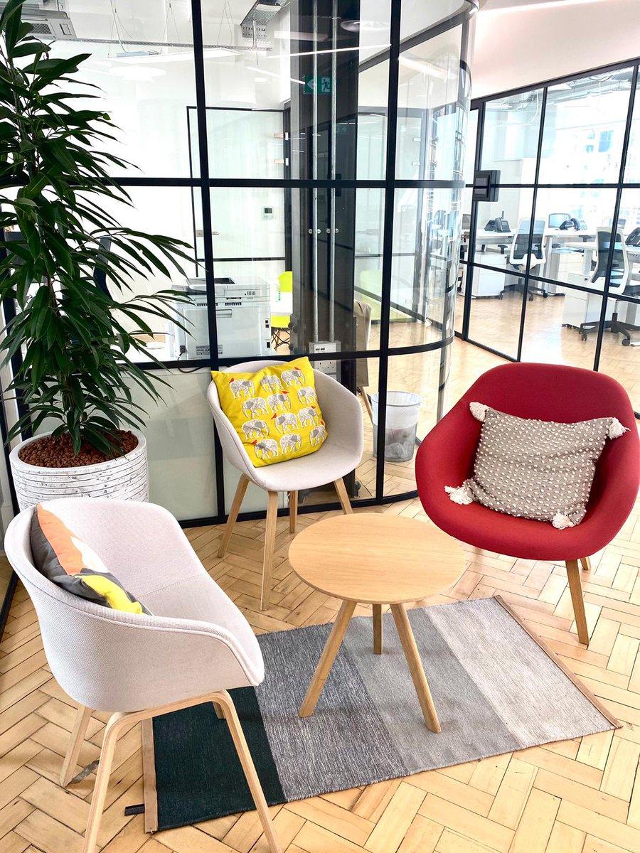 CreativePromise's tweet image. Bright colours = bright ideas 💡 

We like to switch up our brainstorming spots to feel creative and motivated for exciting new campaign ideas! ✨

Where do you like to brainstorm?🧐