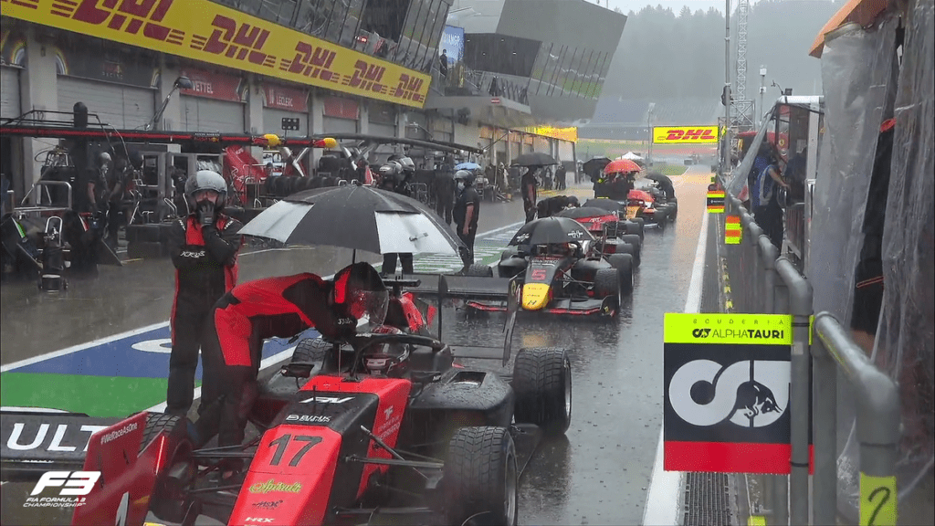 F1TT_BR's tweet photo. Estamos no Red Bull Ring, sob uma forte chuva, para o GP da Áustria! 🇦🇹
#F3tt https://t.co/UVOXVcX9G1
