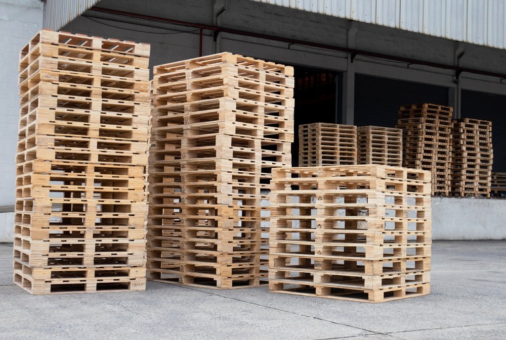 No more piles of pallets taking up valuable yard space, no more fire and health and safety risk - just one central point for all your pallet collection needs. Leaving you with the space for the materials you need! #worcestershirehour #nationalpalletcollection #palletrecycling