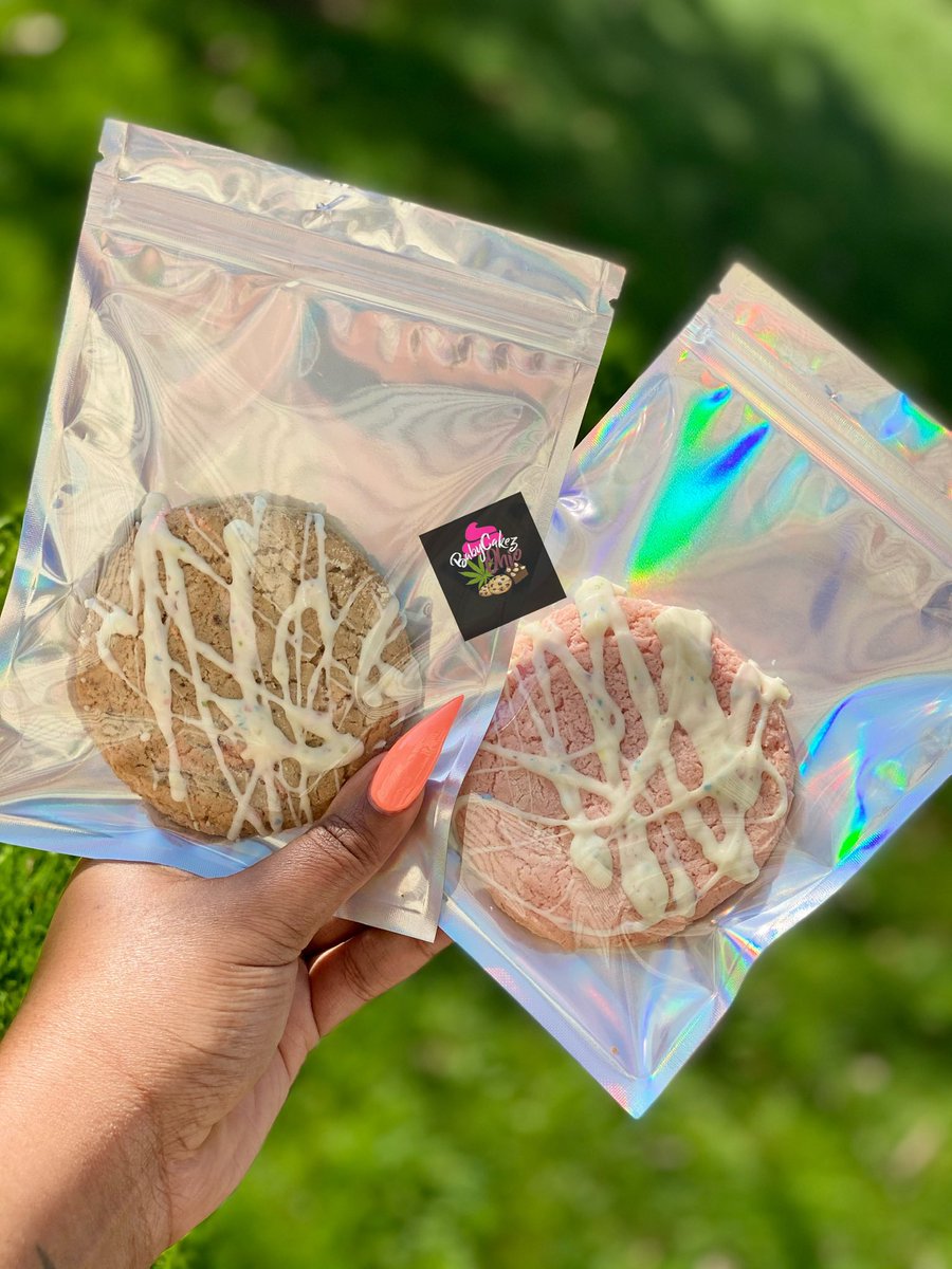 BabycakezOhio's tweet photo. $5 cookies
Traditional brownies &amp; Better than sex brownies will be available Thursday. ❤️ 

Currently $7 speciality cookies available in Cookies &amp; Cream or Strawberry Cheesecake flavor. https://t.co/QXDKBxKhwW