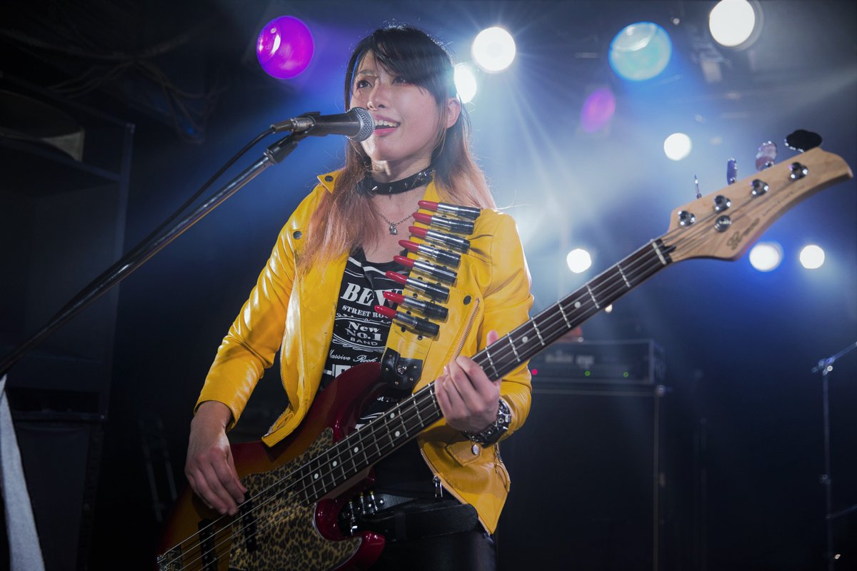teruteru_pink's tweet photo. まだ水曜日だ、、、木曜かと思ってた。。
#livefhoto
#ライブ撮影 
#ライブ写真 https://t.co/Mq1vBd1490
