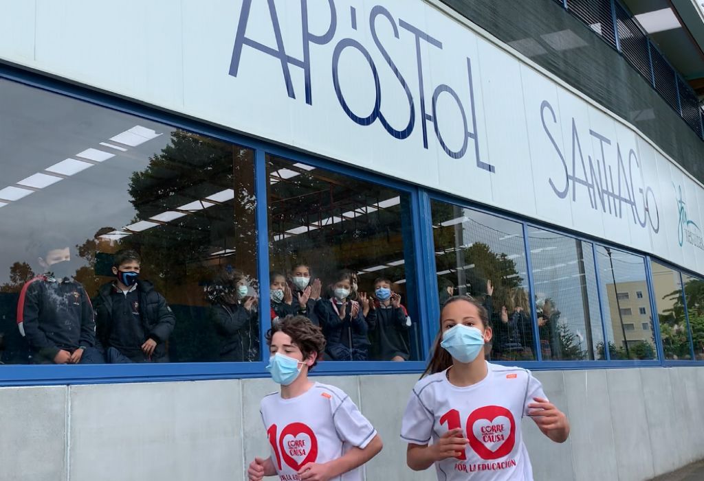 ColegioApostol's tweet image. Los peques animan, los mayores corren. Seguimos con una nueva jornada de carreras con @Entreculturas en nuestro cole. Para que la educación no pare en #Malaui y #Peru 
#CorrePorUnaCausa
#10PorLaEducación