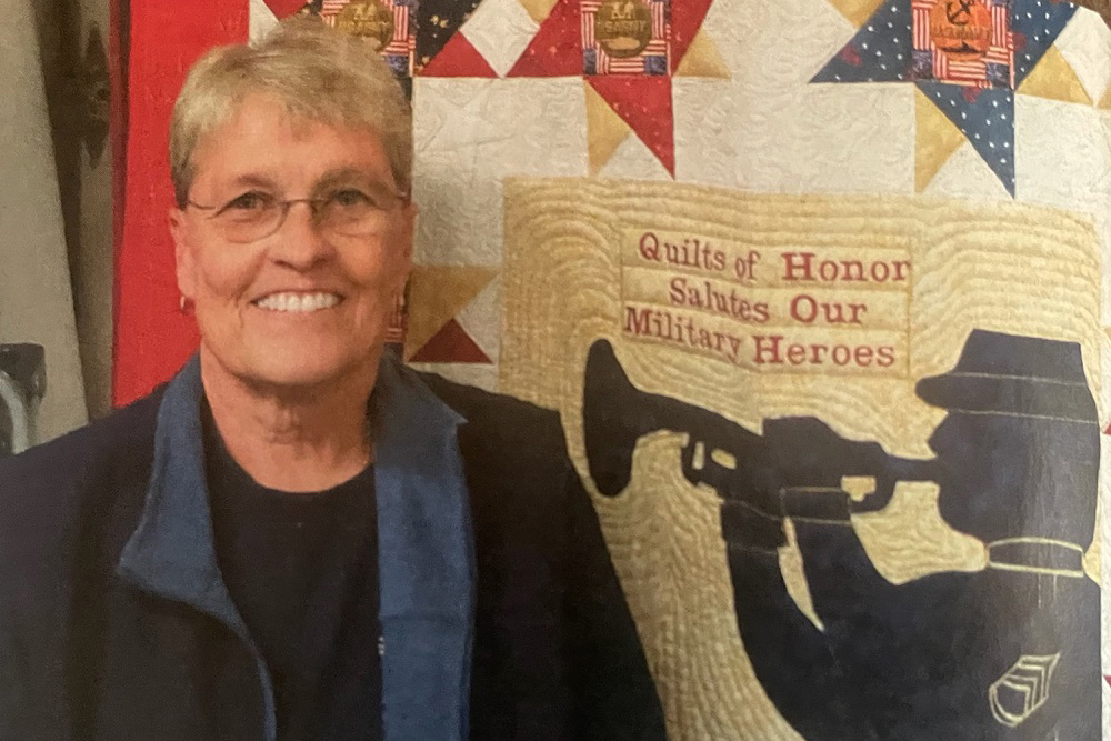 DoD_Outreach's tweet image. What started as a coping technique became a way to help others heal. Visit go.usa.gov/xHAZe to learn what got Gail Belmont interested in quilting, and why she founded @QuiltsofHonor.