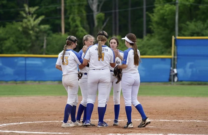 ljp_softball's tweet photo. 💛💙The Lady Jackets are headed to The State Tournament tomorrow morning! Come be a part of our send off at 6:55/7am in morning at the YellowJacket Arena or at 7:15/7:20am at The Big Red in East End. 
It’s Great To Be A Lady Jacket!!  💛💙 https://t.co/bgXvx6DgR9
