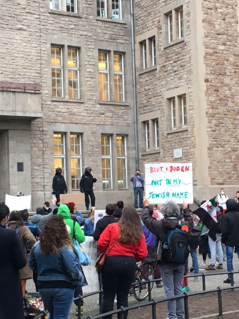 The #Palestine solidarity protest at Rathaus Neukölln, Berlin: The protest is organized by Jewish Bund, Palestina Spricht and Jüdische Stimme für gerechten Frieden.