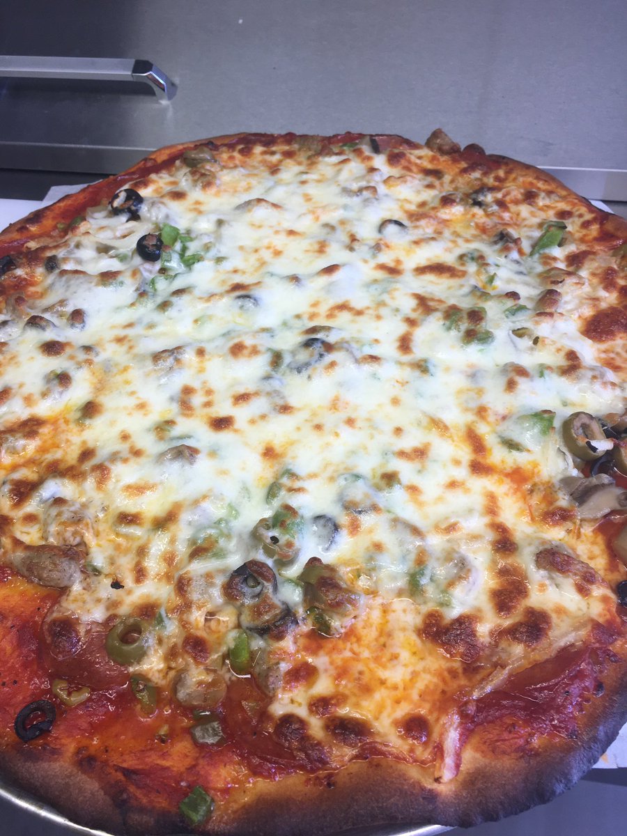BarnFood's tweet photo. Who is hungry?  We are parked at Fairview Northland in Princeton today from 11:00-3:00! See you at the truck! @ptown_pizzabarn  #pizzabarnfoodtruck #CheeseCurdPizza #MNFoodTruck https://t.co/cxualhrveB